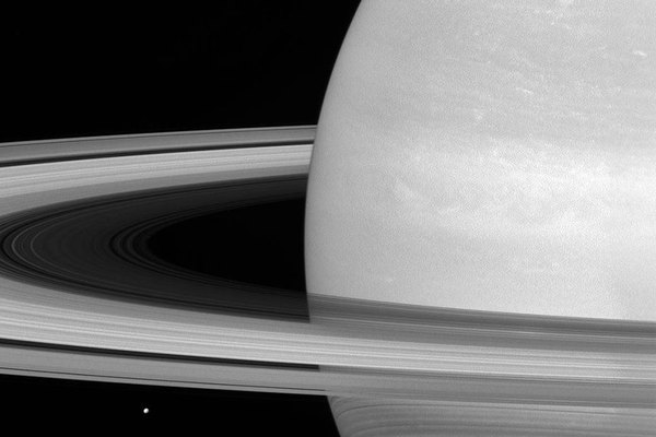 Ahli astronomi telah belajar menentukan usia cincin Saturnus 