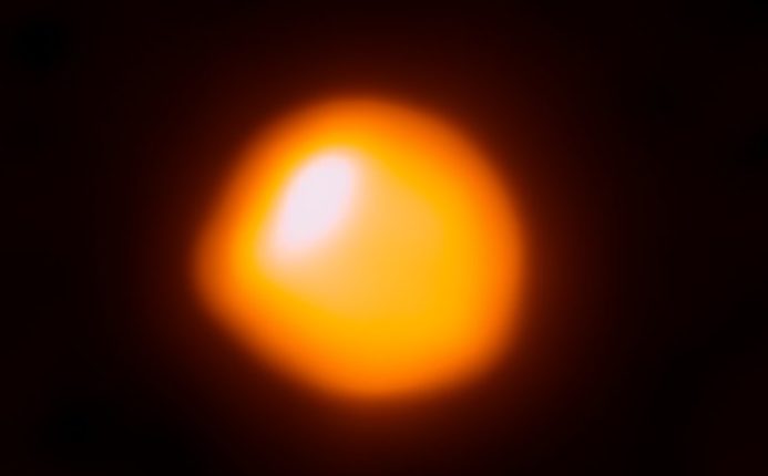 Betelgeuse terus pudar dan kami tidak tahu mengapa 