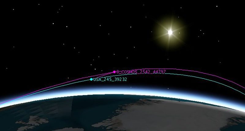 Dua kapal angkasa Rusia mengejar satelit perisik Amerika 