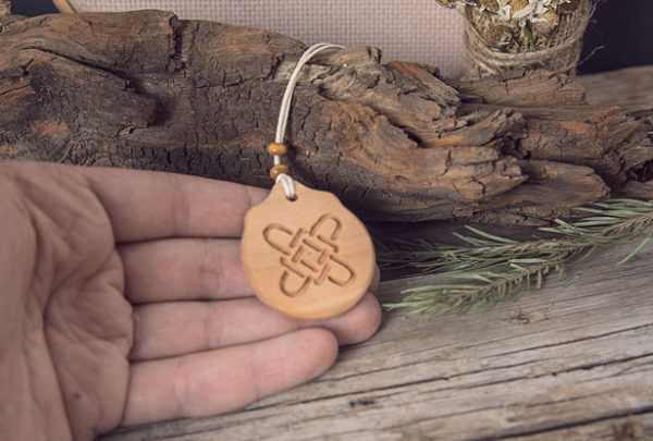 pesona linden pada tali kulit pesona linden pada tali kulit