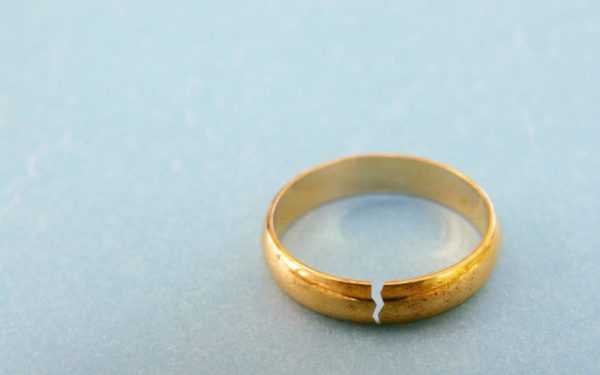 Melihat cincin perkahwinan yang putus dalam mimpi  