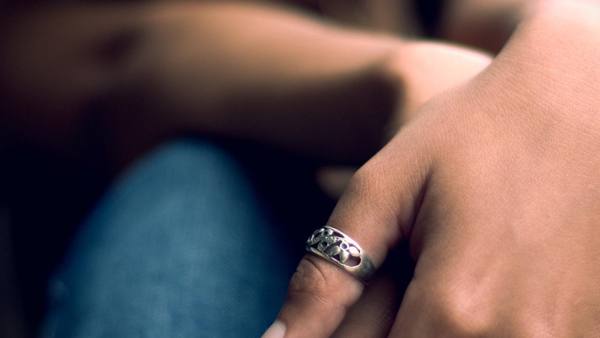 cincin di jari 