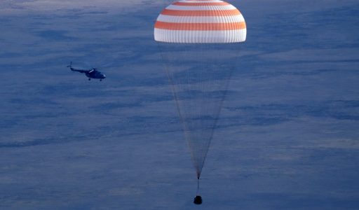 Soyuz yang ditingkatkan berjaya menghantar kru ISS ke Bumi