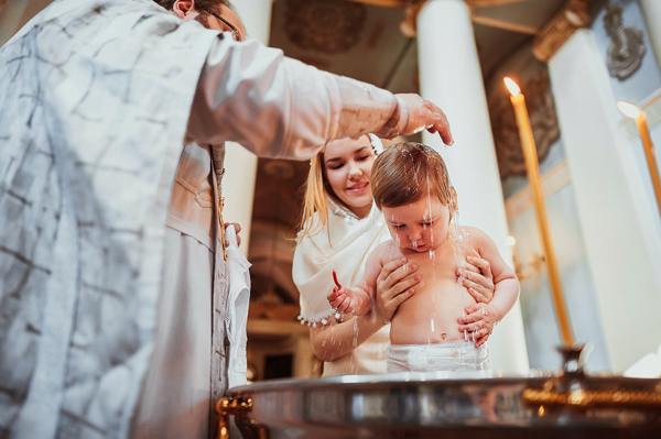 adakah mungkin untuk membaptis anak seorang ibu baptis yang sedang hamil 