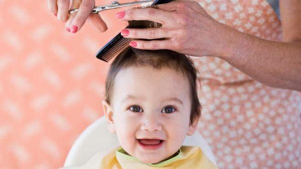boleh ibu memotong rambut anak perempuannya 