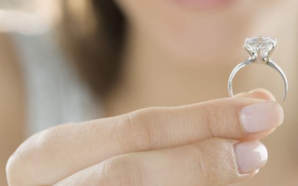 adakah mungkin memakai cincin perkahwinan orang lain 