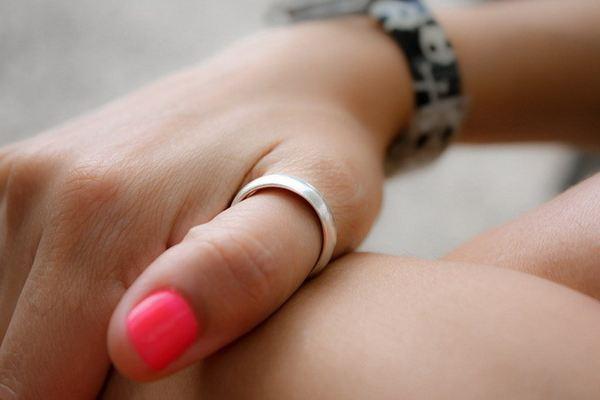 jari yang manakah cincin di 