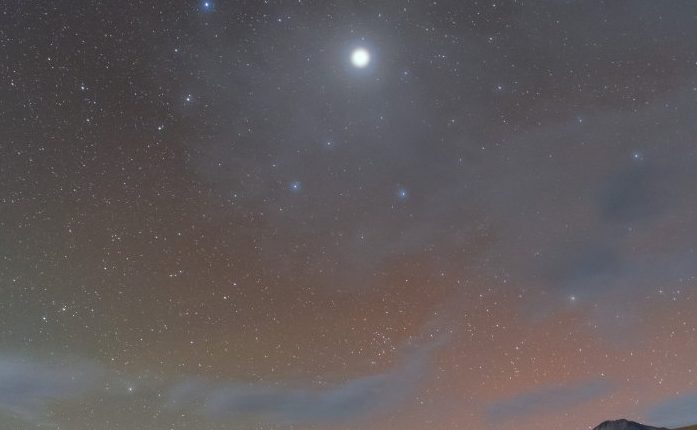 Halo jarang Jupiter dilihat dalam gambar padang pasir yang menakjubkan 