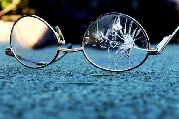 Di mana ia terhempas - di dalam atau di luar? 