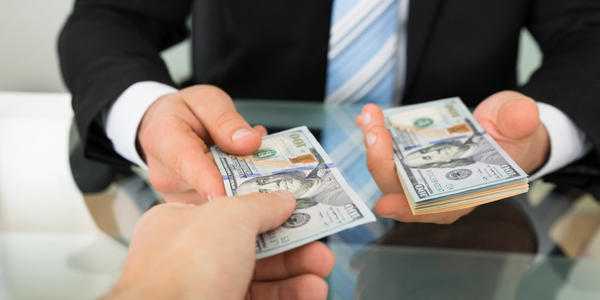 Tangan mana untuk memberi wang 