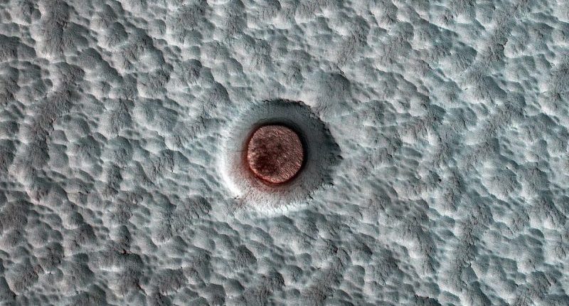 NASA menyaksikan ais di kawah Marikh berubah selama satu dekad 