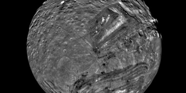 NASA menerbitkan foto satelit Uranus setelah pemprosesan terakhir