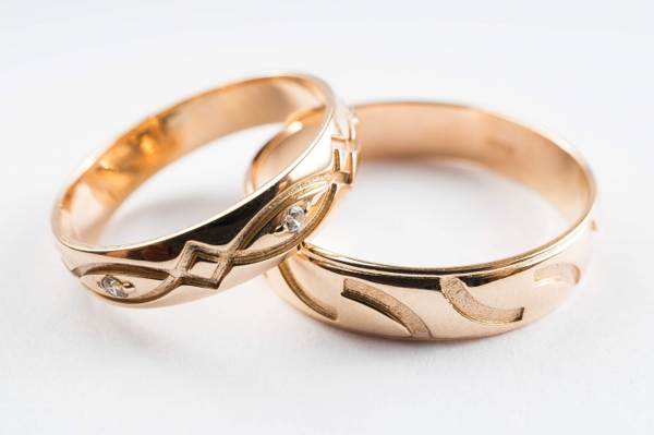 mengapa anda tidak boleh menanggalkan cincin perkahwinan anda 