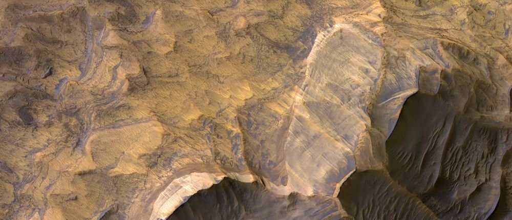 Gambar NASA yang menakjubkan menunjukkan apa yang kelihatan seperti lapisan batu pasir di Marikh 