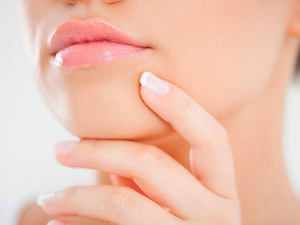 Jerawat di dagu: apa yang akan diberitahu oleh pertanda? 