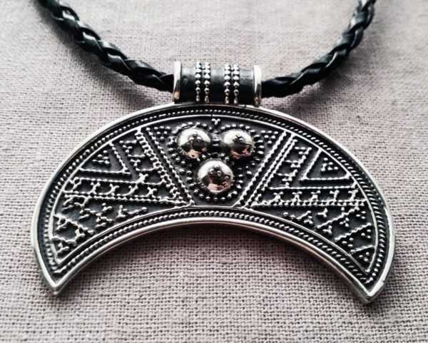 azimat lunar 