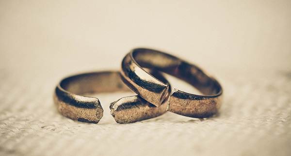 mengapa wanita yang sudah berkahwin mengimpikan cincin perkahwinan yang putus 