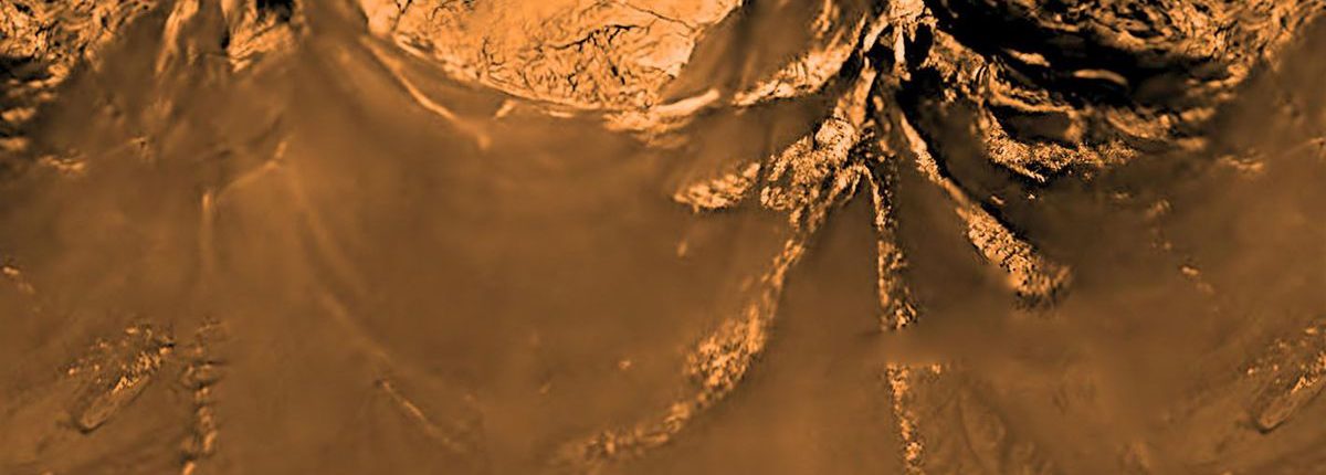 12 tahun kemudian, NASA telah menerbitkan gambar permukaan Titan, di mana ia sangat serupa dengan Bumi 