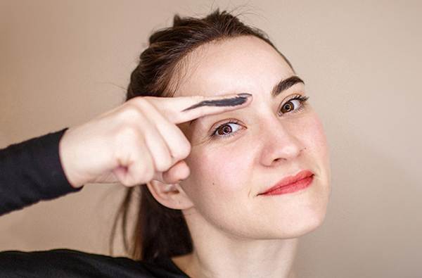 oman jerawat di alis kanan 