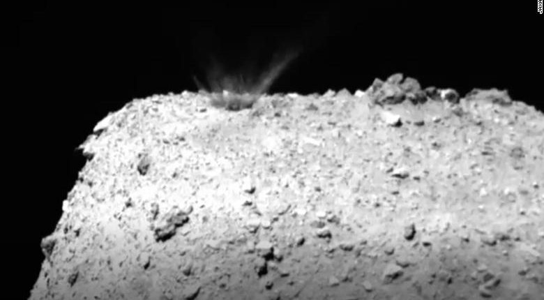 Para saintis menembakkan lubang tembaga ke asteroid - inilah yang berlaku seterusnya 