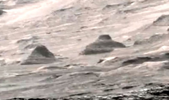 Ahli Ufologi telah membuat NASA menerbitkan foto Mars dengan piramid 