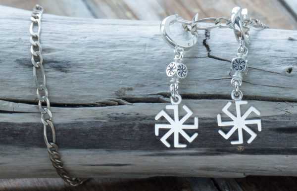 Ladin dalam bentuk anting-anting 